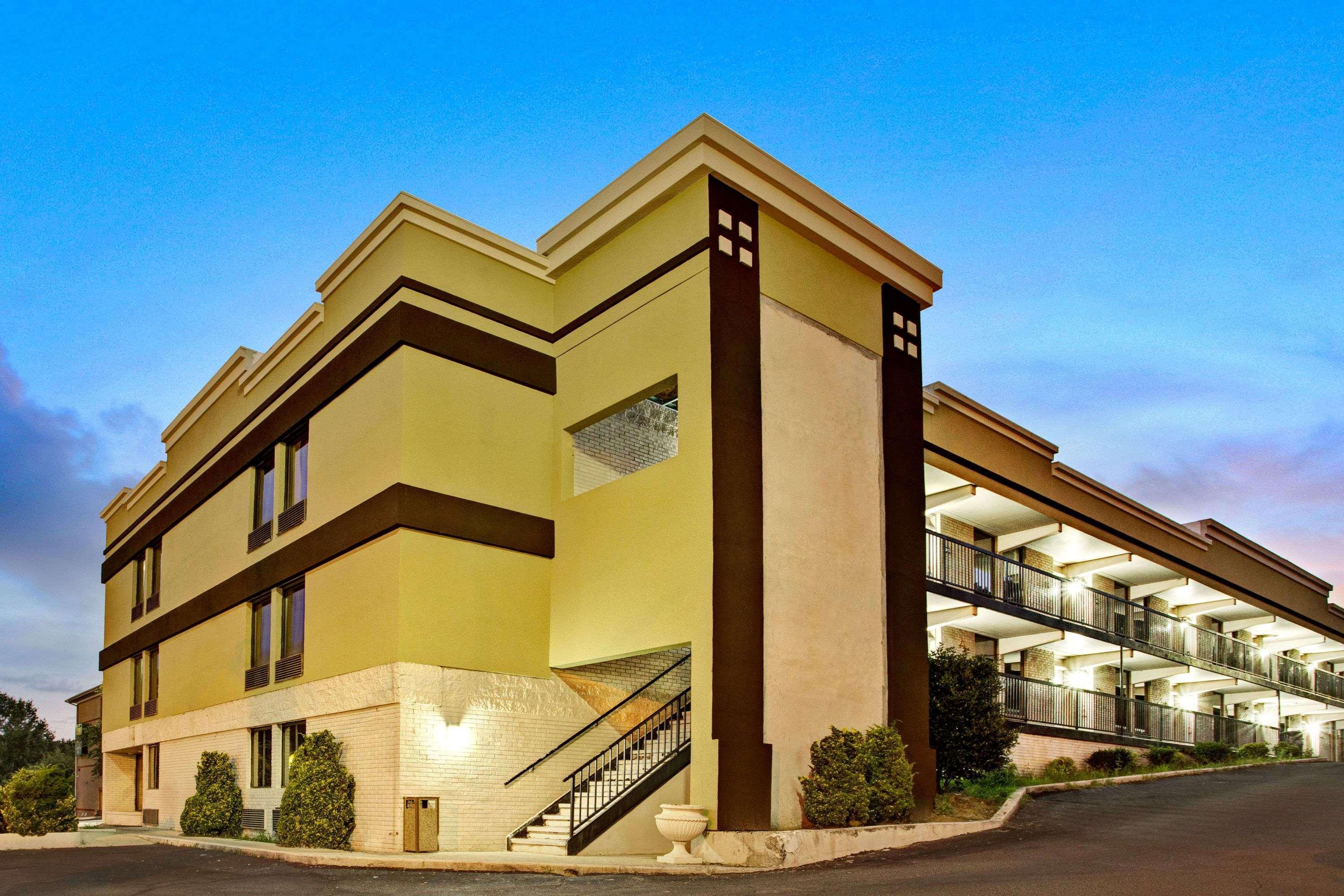 Motel Super 8 Downtown Raleigh Exterior foto